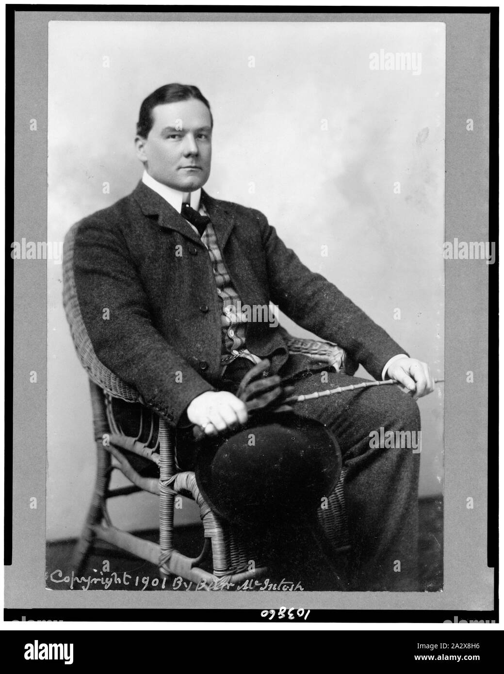 Richard Harding Davis, full-length portrait, seated, facing right Stock Photo