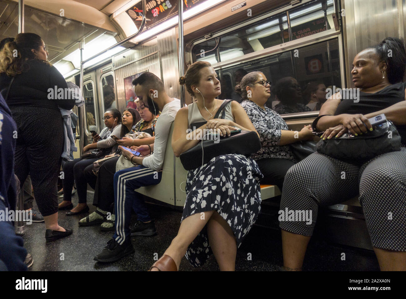 Usa cell phone people subway hires stock photography and images Alamy