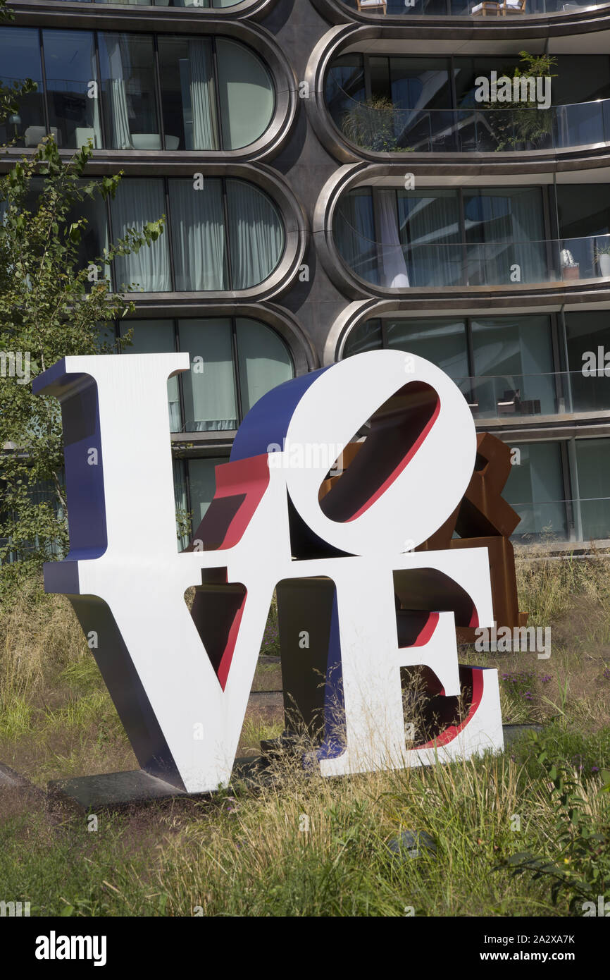 LOVE sculpture by Robert Indiana at the High Line which runs from Gansevoort Street on the south end to 34th Street on the north end, from Chelsea to Hudson Yards, weaving back and forth between 10th and 12th Avenues. New York City. Stock Photo