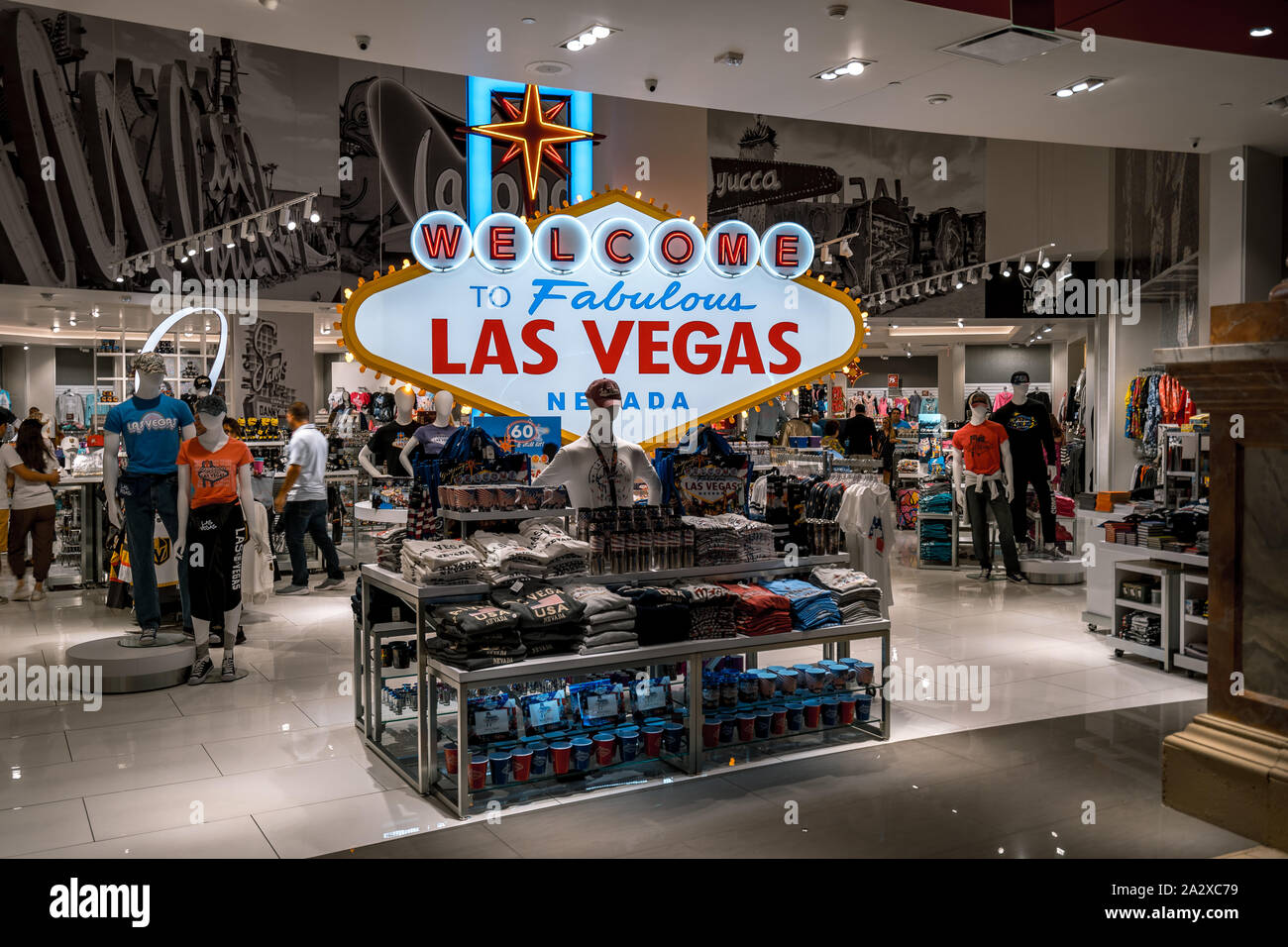 Las Vegas, Nevada, USA - Souvenirs shop with Welcome to Las Vegas sign at  the front Stock Photo - Alamy