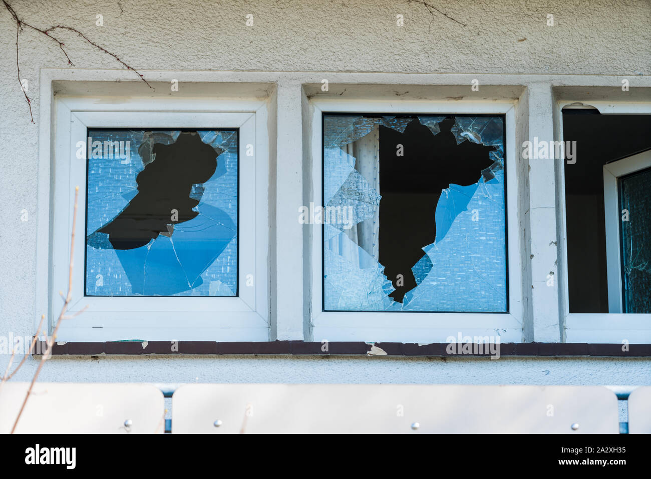 Throw stone window hi-res stock photography and images - Alamy