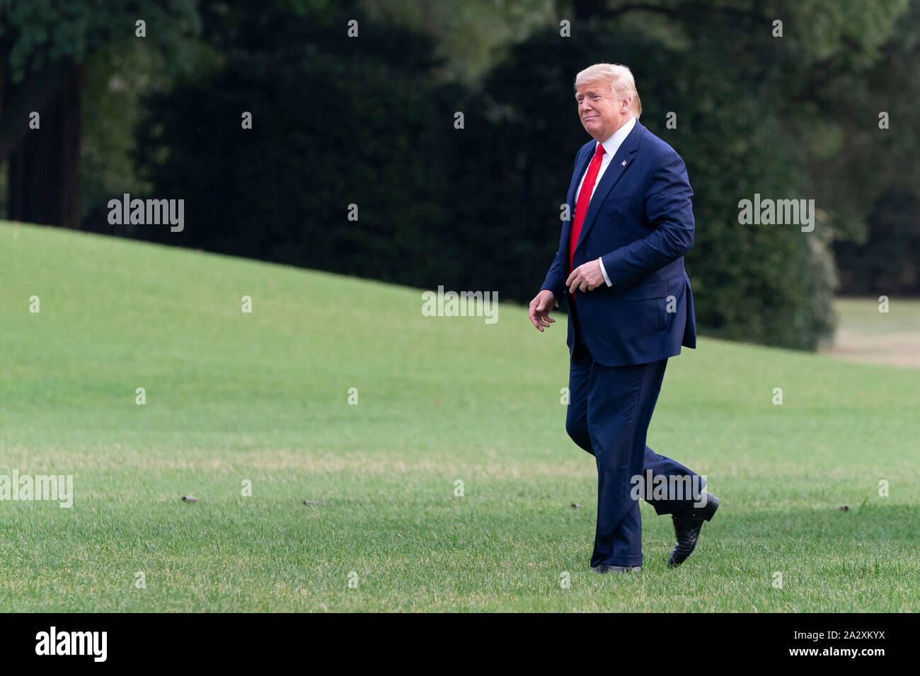 Washington, United States Of America. 03rd Oct, 2019. United States President Donald J. Trump returns to the White House in Washington, DC after signing an executive order in The Villages, Florida 'Protecting and Improving Medicare' for senior citizens on Thursday, October 3, 2019. Credit: Chris Kleponis/Pool via CNP | usage worldwide Credit: dpa/Alamy Live News Stock Photo