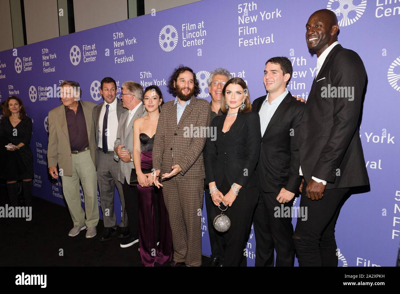 New York, NY, USA. 3rd Oct, 2019. Judd Hirsch, Adam Sandler, Mike Francesca, guest, Josh Safdie, Eric Bogosian, Julia Fox, Benny Safdie, Kevin Garnett at arrivals for UNCUT GEMS Premiere at 2019 New York Film Festival (NYFF), Alice Tully Hall at Lincoln Center, New York, NY October 3, 2019. Credit: Jason Smith/Everett Collection/Alamy Live News Stock Photo