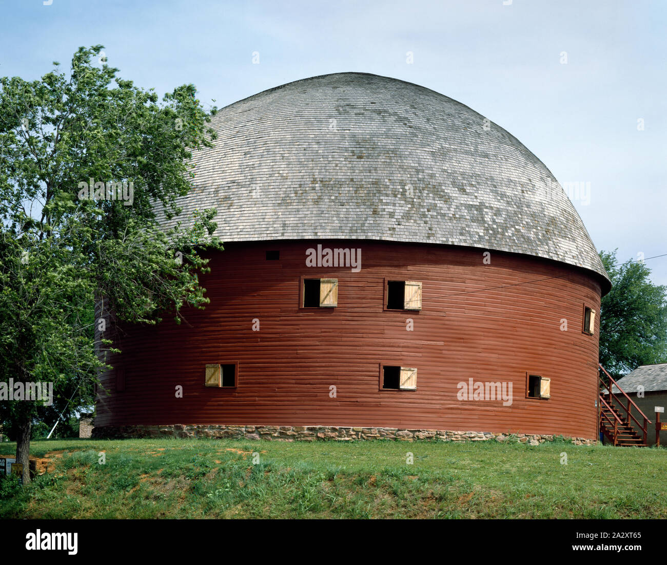 Round barn on US Route 66 in Arcadia, Oklahoma Stock Photo Alamy