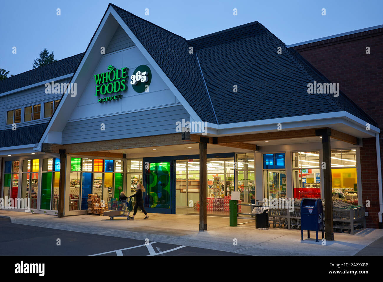 The entrance to a Whole Foods Market 365 Store in Lake Oswego, a southern  suburb within the Portland metro area in the evening Stock Photo - Alamy