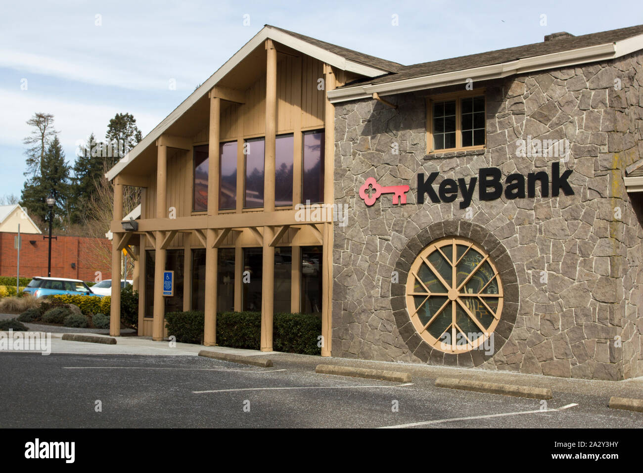 West Linn, OR - Mar 5, 2019: The exterior of a KeyBank branch. KeyBank, the primary subsidiary of KeyCorp, is a regional bank headquartered in Ohio. Stock Photo