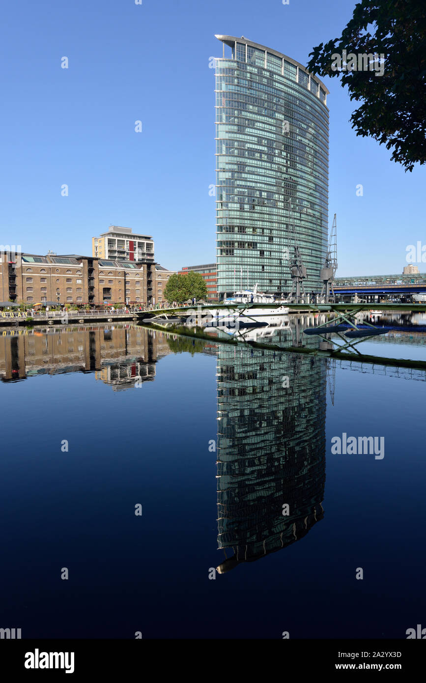 No.1 West India Quay, Marriott Hotel, Hertsmere Road, North Dock, Docklands, East London, United Kingdom Stock Photo