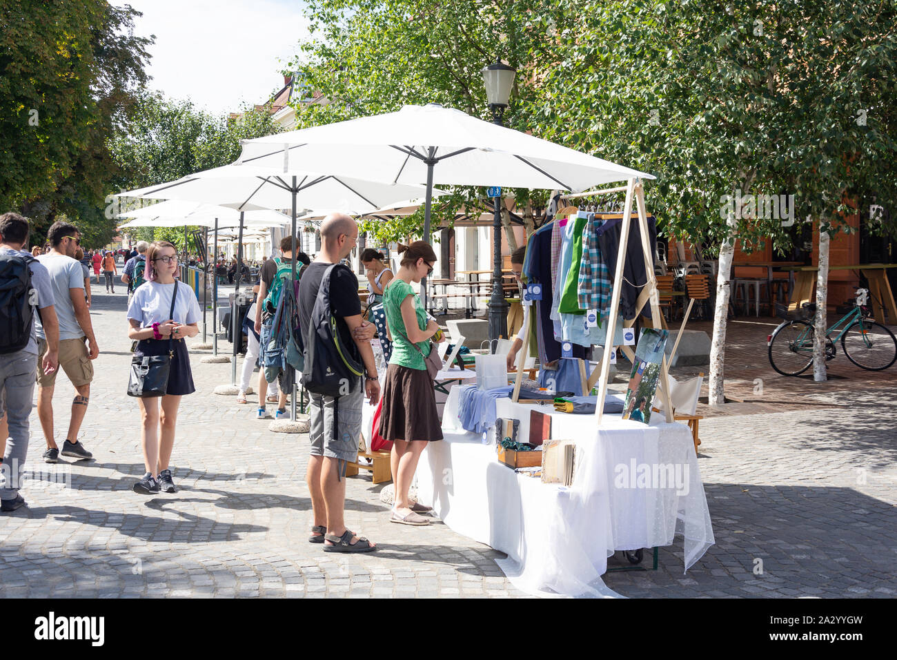 Art market hi-res stock photography and images - Alamy