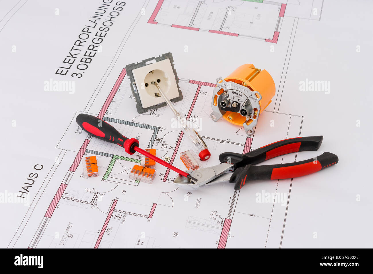 Produktfotografie Haustechnik mit Werkzeugen Stock Photo