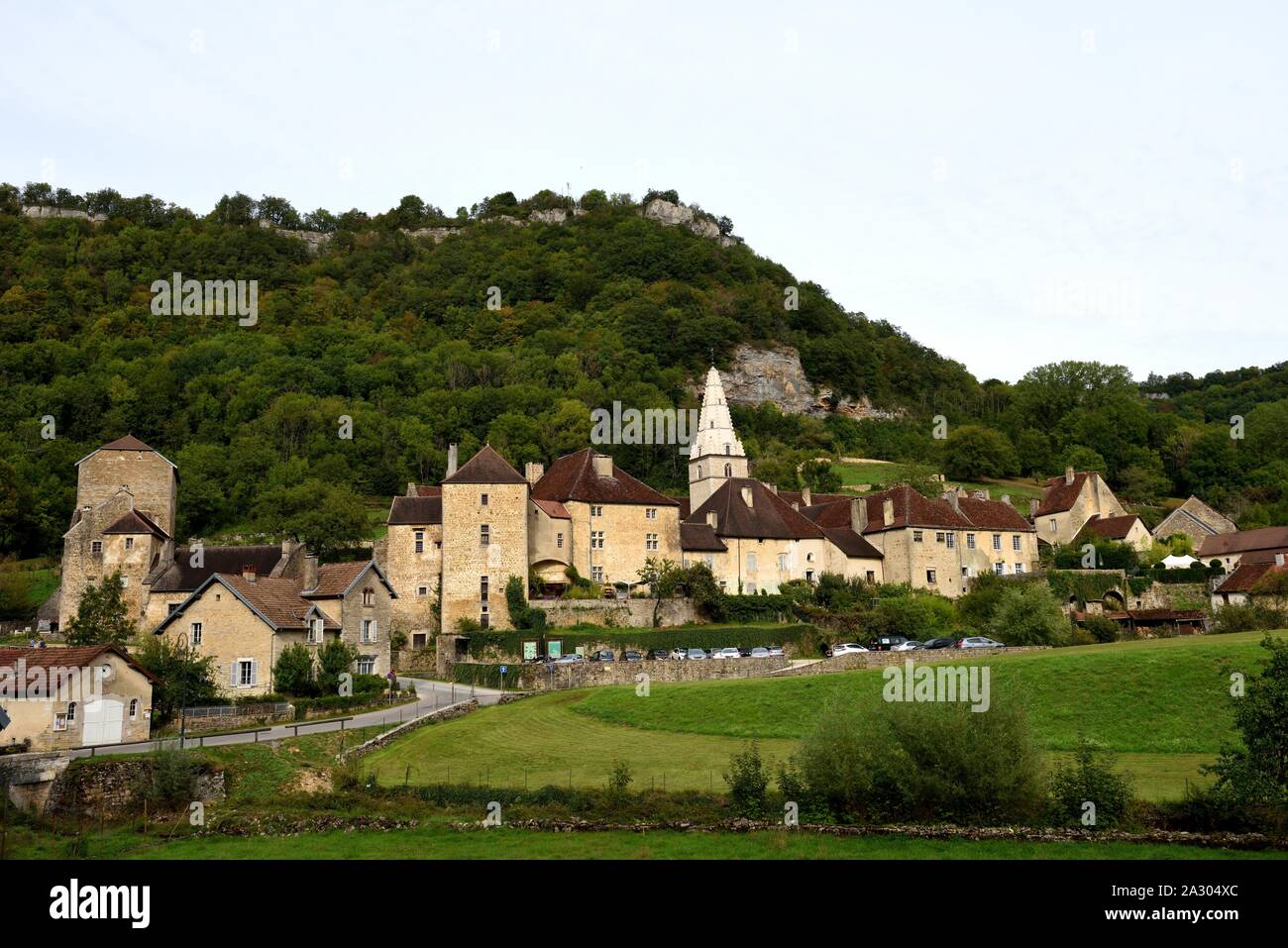 Baume les Messieurs seen from the valley floor. Stock Photo