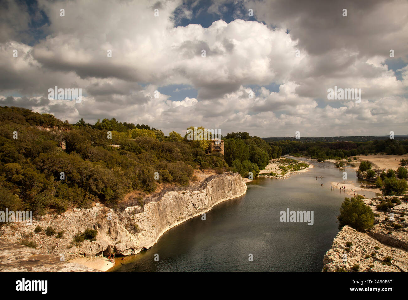 Blick  von der Pont Du Gard über den Fluss Gardon, Languedoc-Roussillon, Südfrankreich, Frankreich, Europa| View from the Pont du Gard over the river Stock Photo