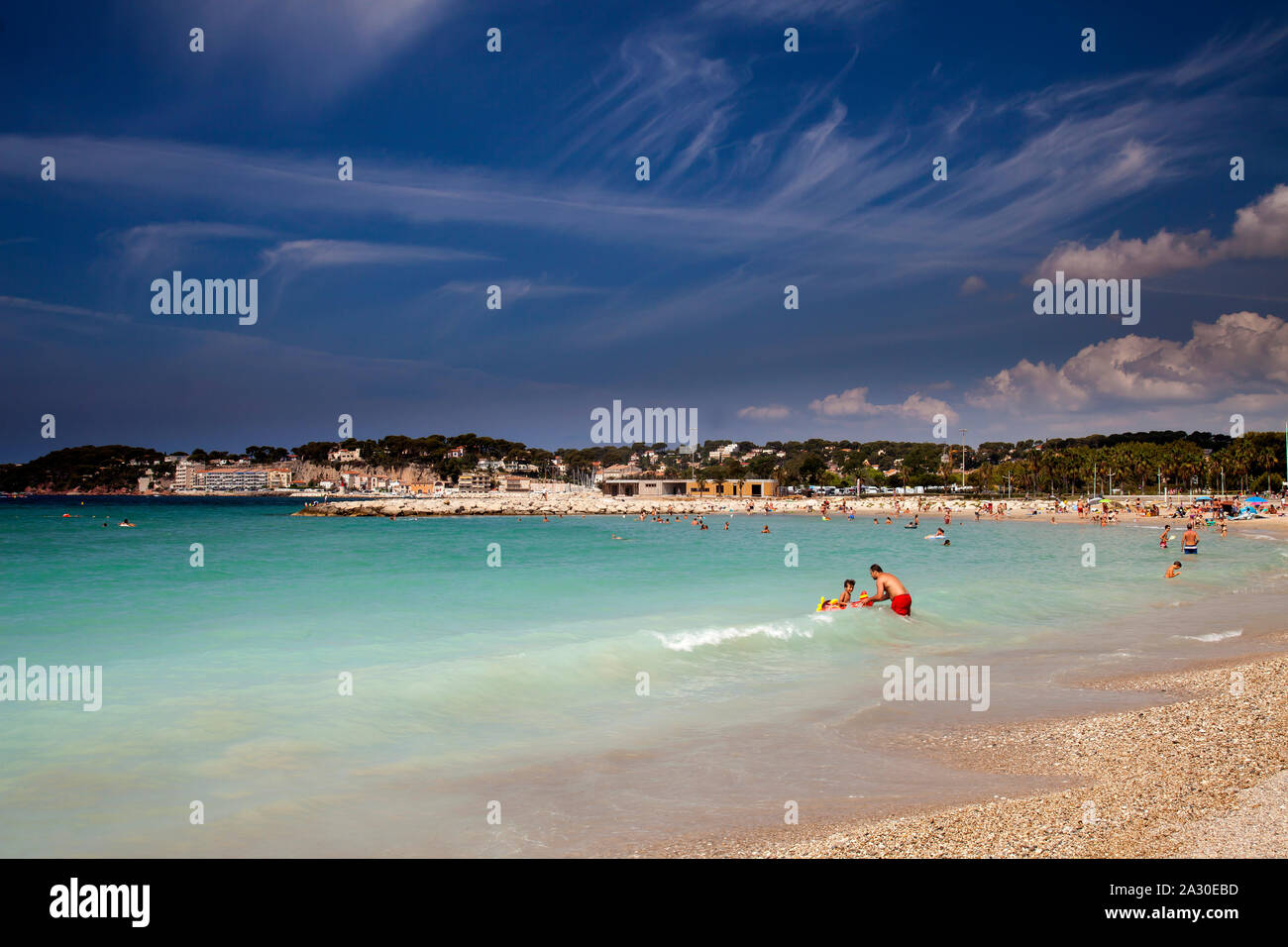 Sandstrand von Sanary sur Mer, Alpes-Maritimes, Cote d'Azur, Südfrankreich, Frankreich, Europa| Sandy beach of Sanary sur Mer, Alpes-Maritimes, Cote d Stock Photo