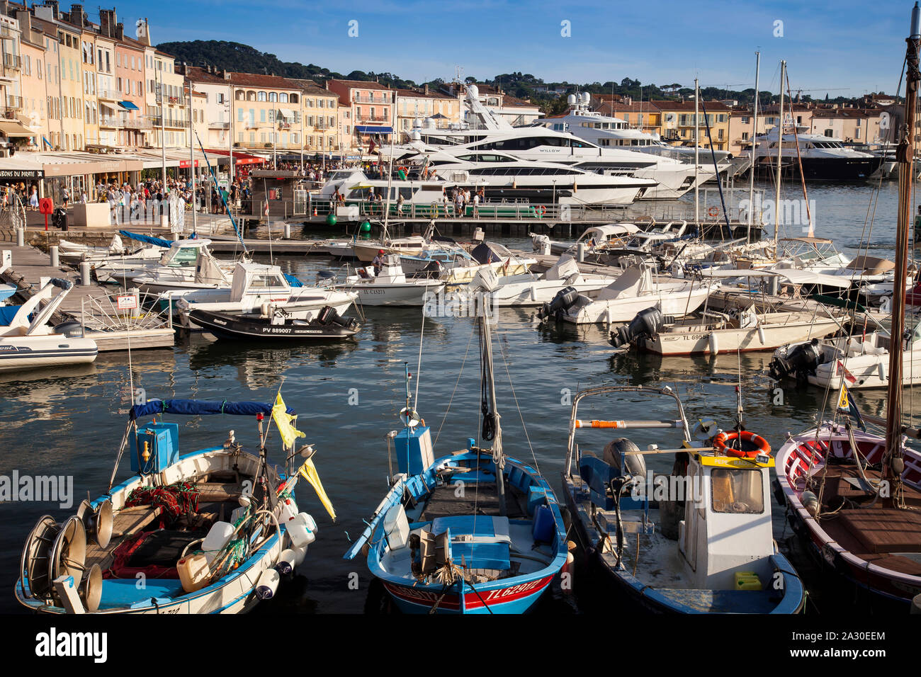 Boote im Hafen von Saint Tropez, Var, Provence-Alpes-Côte d'Azur, Frankreich, Europa| Boats in the harbor of Saint Tropez, Var, Provence-Alpes-Cote d' Stock Photo