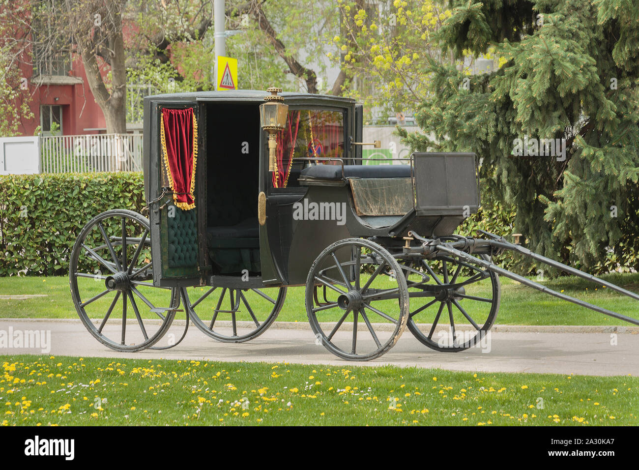 Horse drawn carriage picture hi-res stock photography and images - Alamy