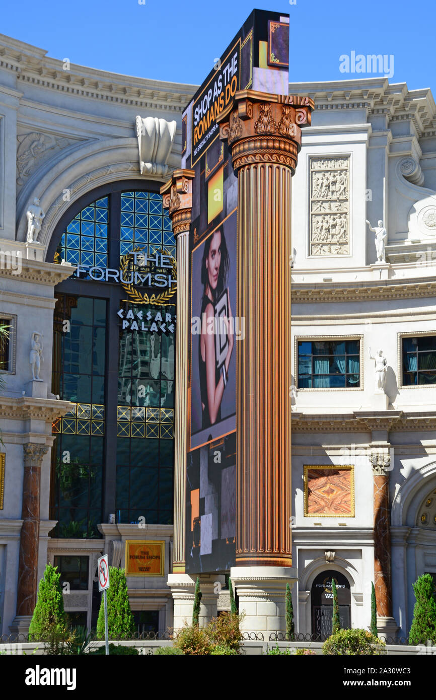 the-forum-shops-las-vegas-nv-usa-10-2-17-this-giant-double-sided-85