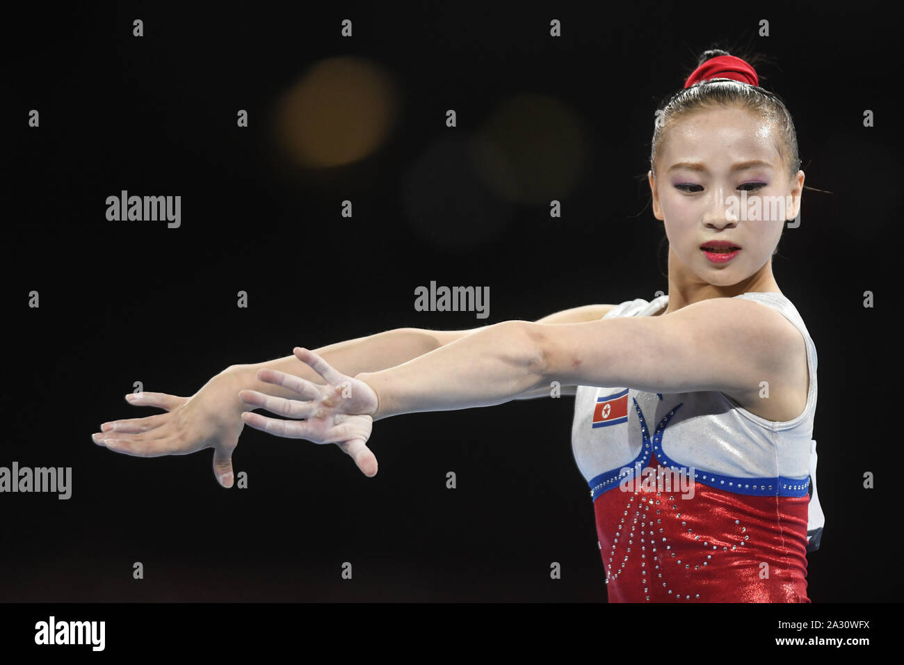 Stuttgart, Germany. 4th Oct, 2019. SU JONG KIM from North Korea performs her floor routine during the qualification round in the Hanns-Martin-Schleyer-Halle in Stuttgart, Germany. Credit: Amy Sanderson/ZUMA Wire/Alamy Live News Stock Photo
