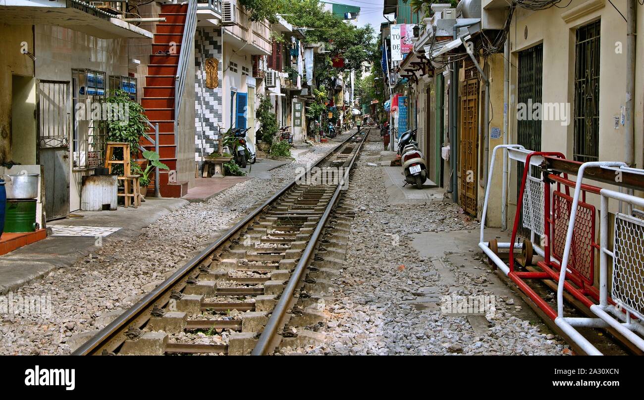 City railway line hi-res stock photography and images - Alamy