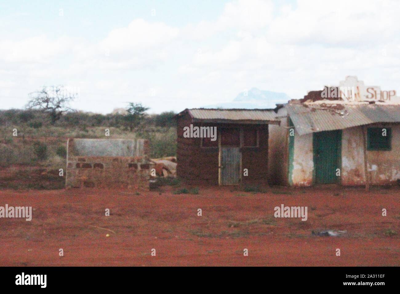 Mombasa Road in Kenya, Summer 2015 (km 50): Poor looking Farmhouse, Buchuma Area Stock Photo