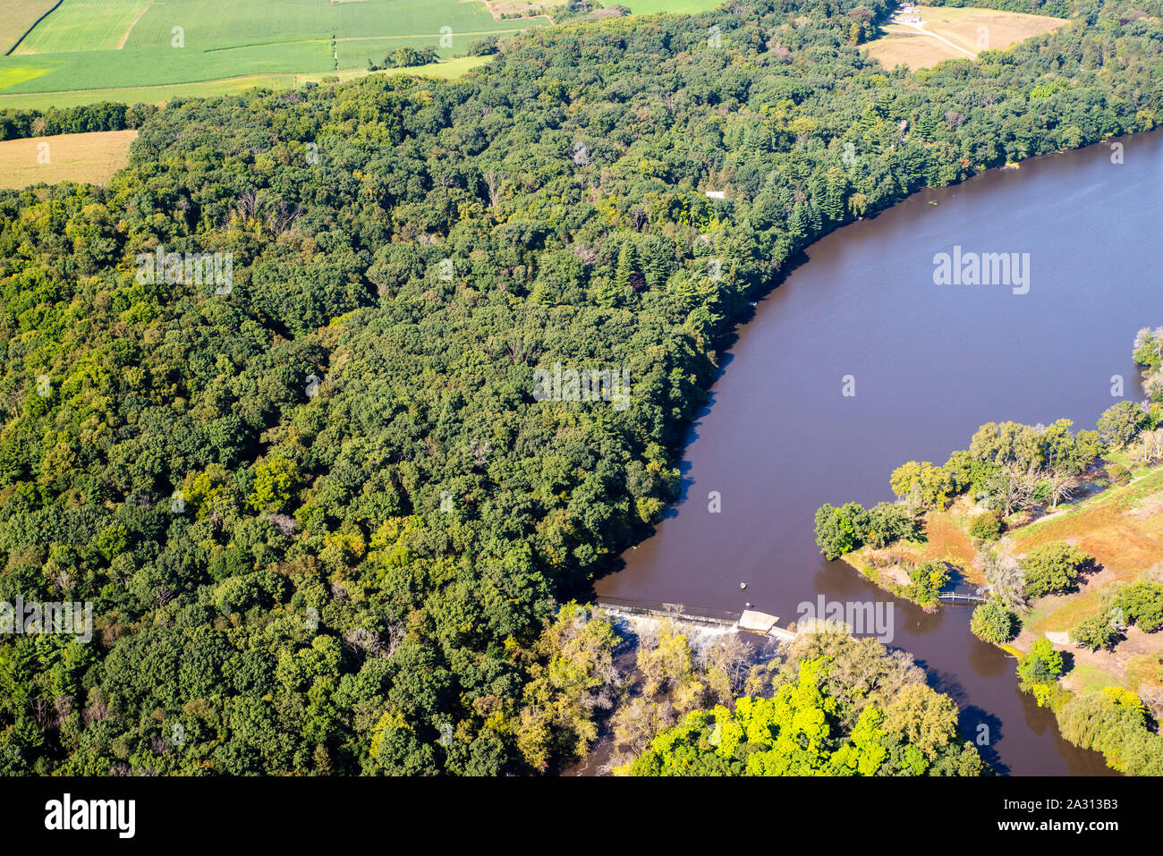 Aerial photograph of Headgates Park and Decatur Lake between Albany and