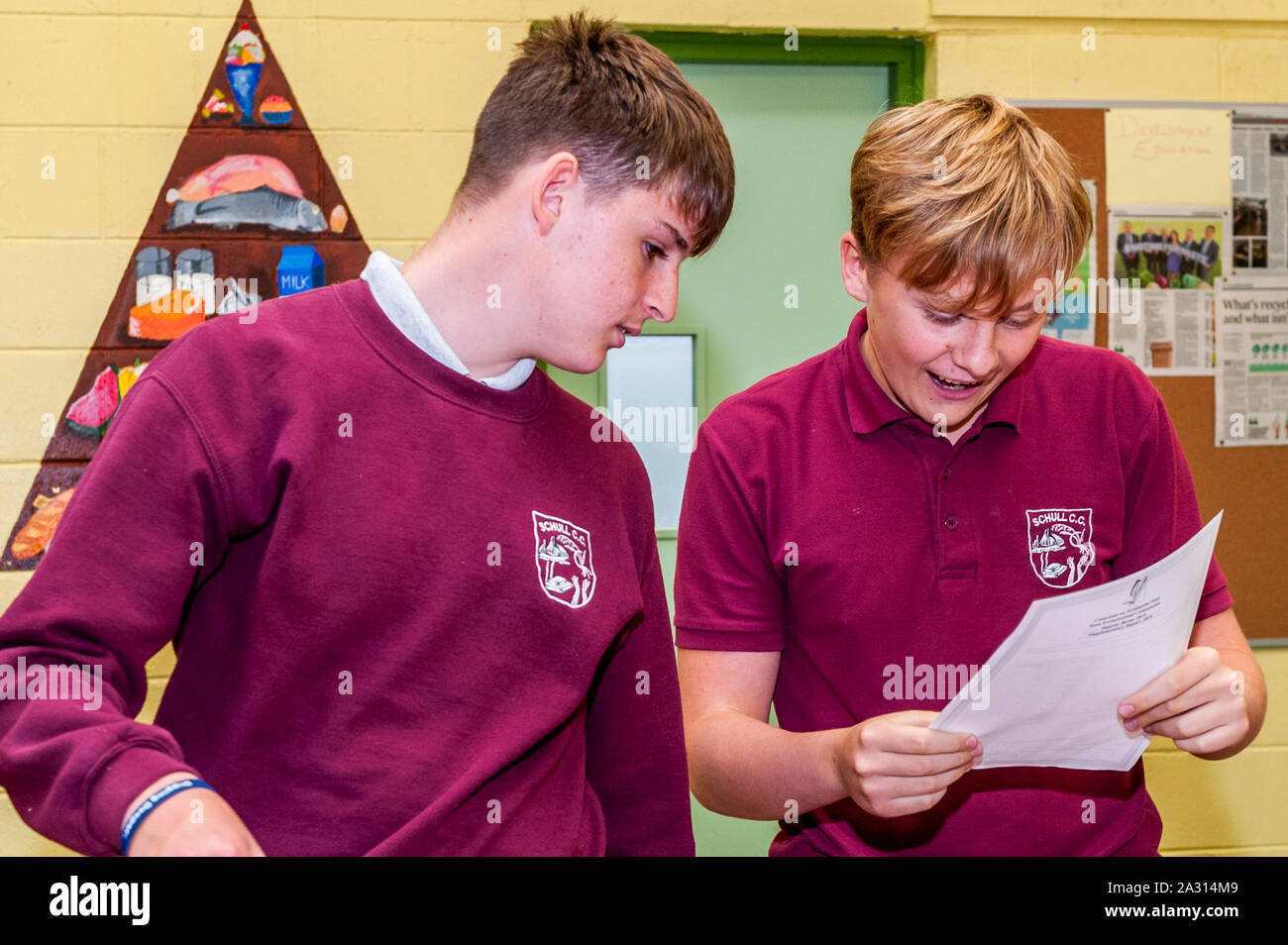 Schull, West Cork, Ireland. 4th Oct, 2019. Over 64,000 students around Ireland received their Junior Cert results this afternoon. In Schull Community College, West Cork, many students were beside themselves with happiness on seeing their results. Credit: Andy Gibson/Alamy Live News. Stock Photo