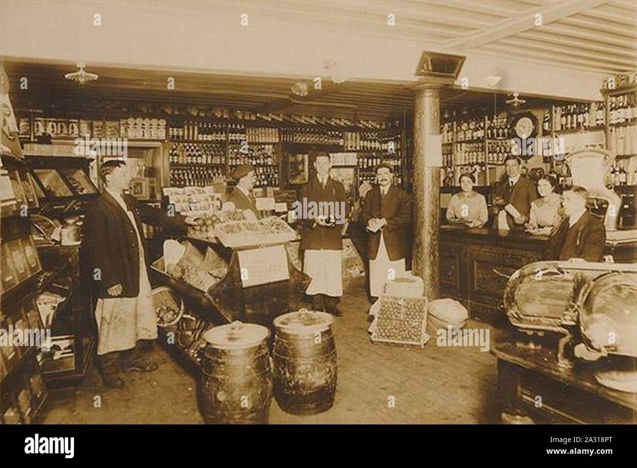 Epicerie JeanPierre Guy 152 rue SaintPaul debut 1900 Stock Photo Alamy