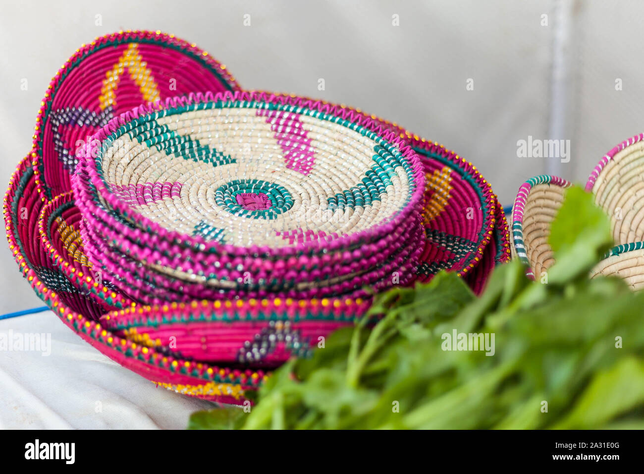 https://c8.alamy.com/comp/2A31E0G/changair-chapati-serving-plate-sindhi-handicraft-multi-color-changair-breadben-is-pakistani-traditional-household-handicrafts-used-for-chapti-2A31E0G.jpg