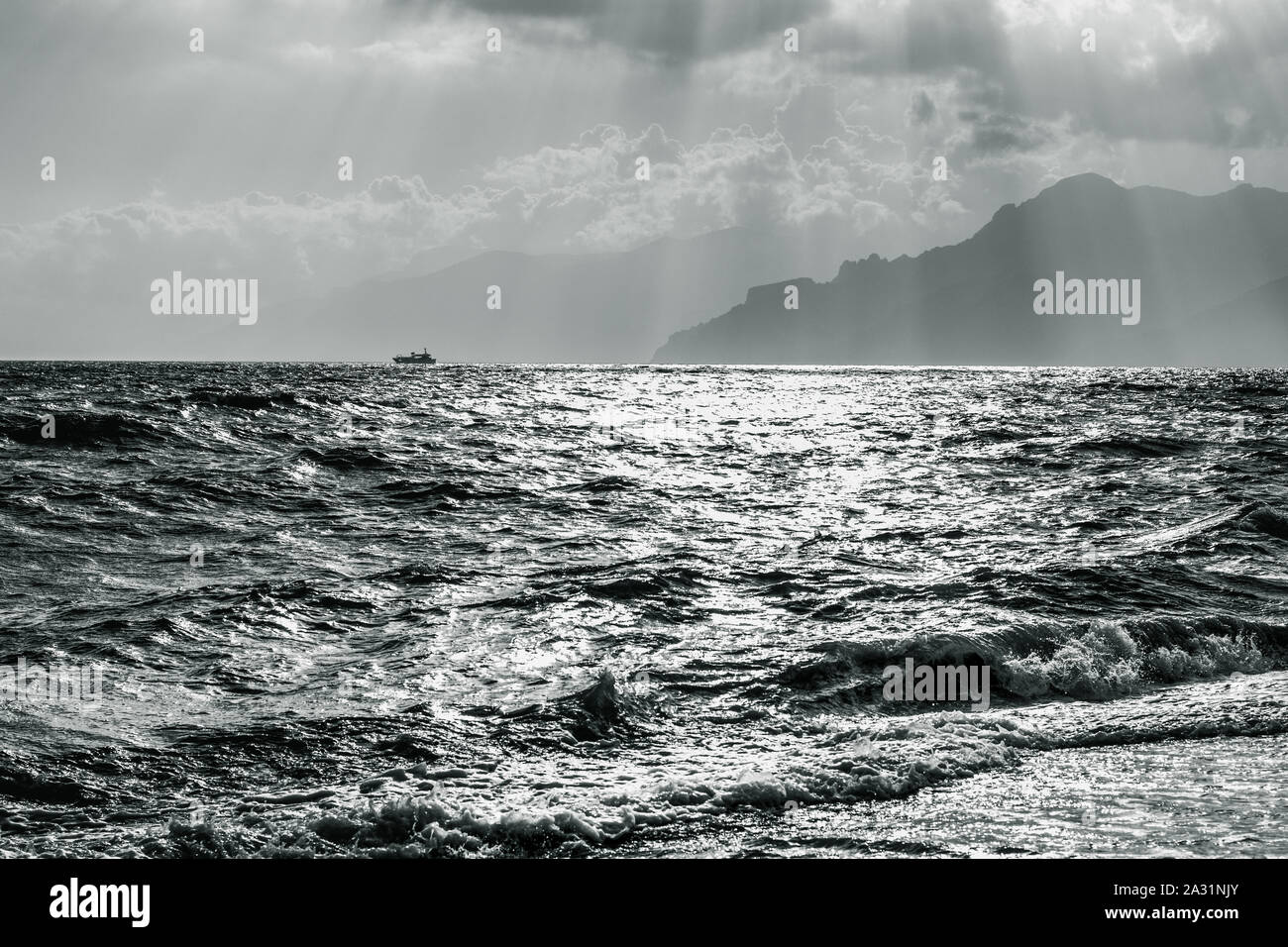Black white seascape single hi-res stock photography and images - Alamy