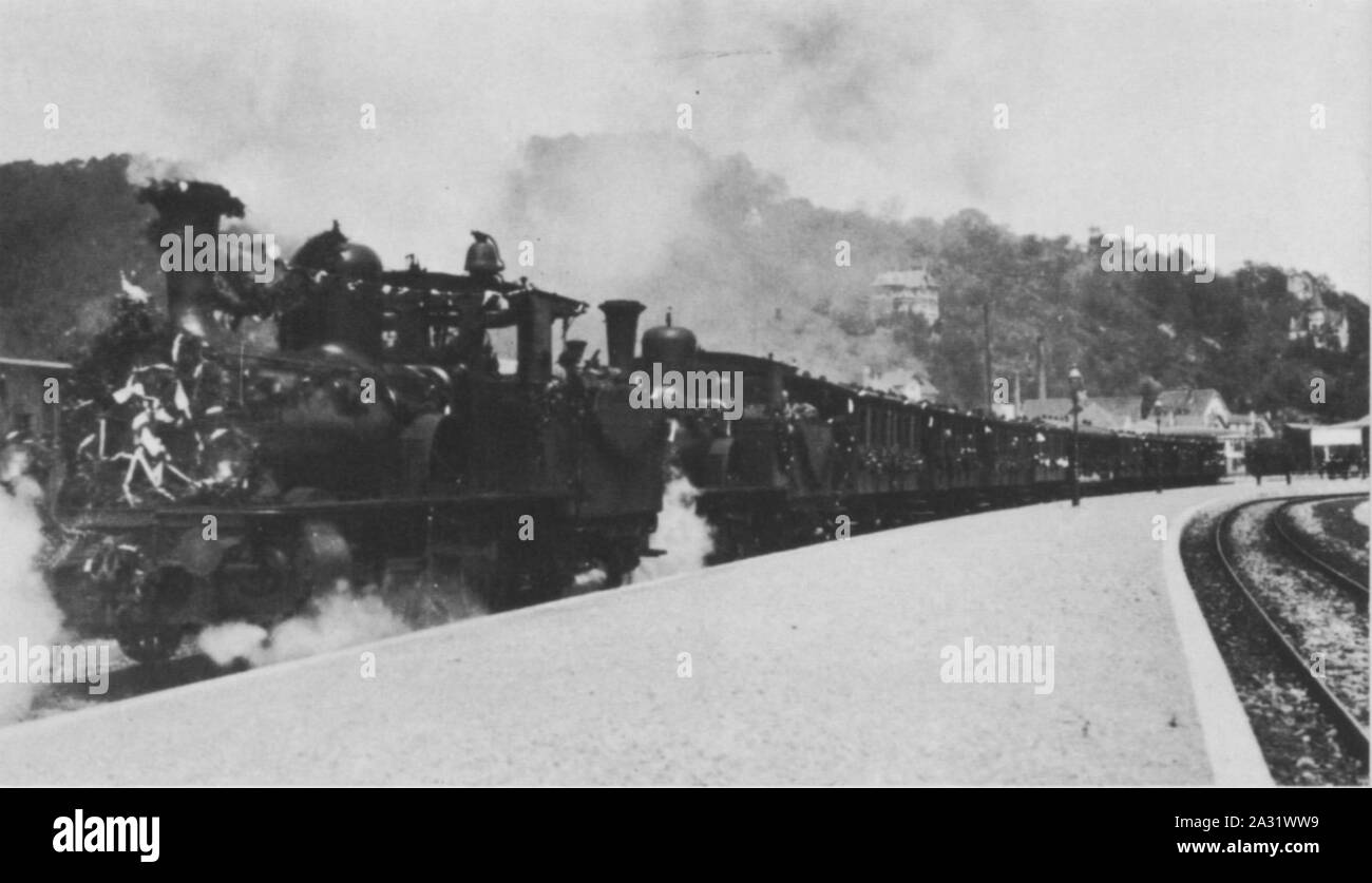 Eröffnungszug Schwäbisch Gmünd-Göppingen mit zwei Lok F1c Mai 1912. Stock Photo