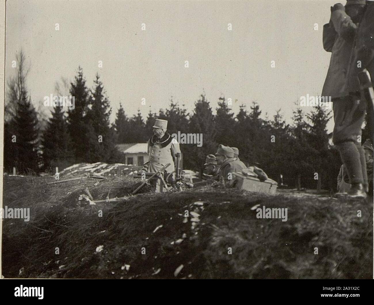 Erprobung eines Infanterie-Geschützes am Schießplatze Villach. General der Kavallerie Rohr Stock Photo