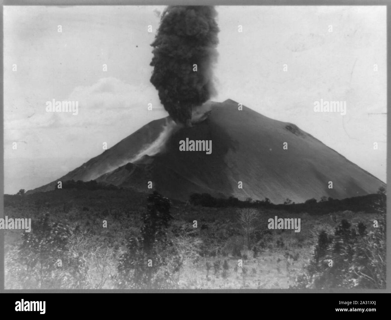 Eruption of volcano, San Salvador Stock Photo Alamy
