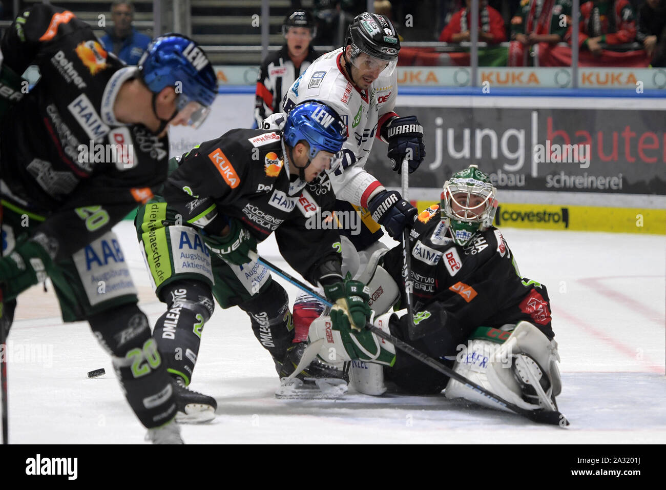 04.10.2019, xemx, Eishockey DEL, Augsburger Panther - Eisbaeren Berlin emspor, v.l. David Stieler (Augsburger Panther #21), Maxim Lapierre (Eisbaeren Stock Photo