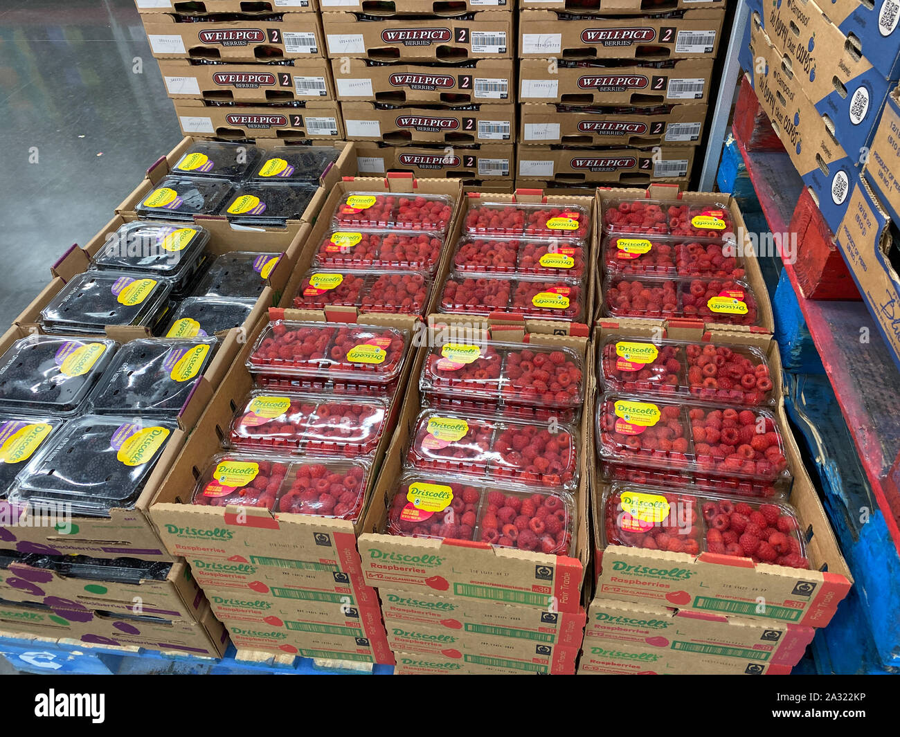 Sams club produce boxes hires stock photography and images Alamy