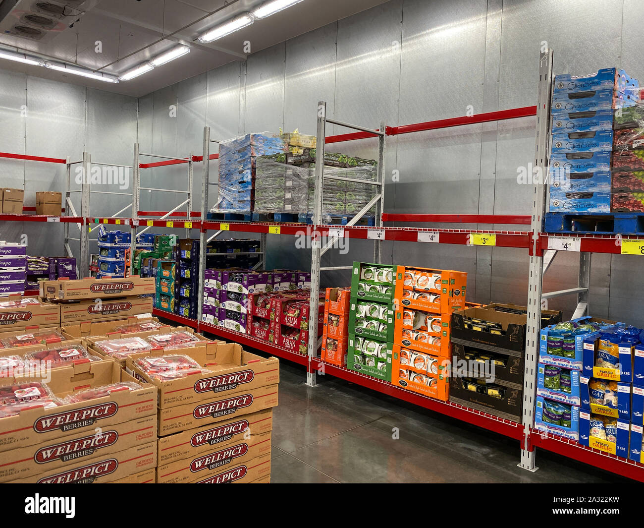 Orlando,FL/USA 10/4/19 The fresh produce aisle of a Sams Club grocery