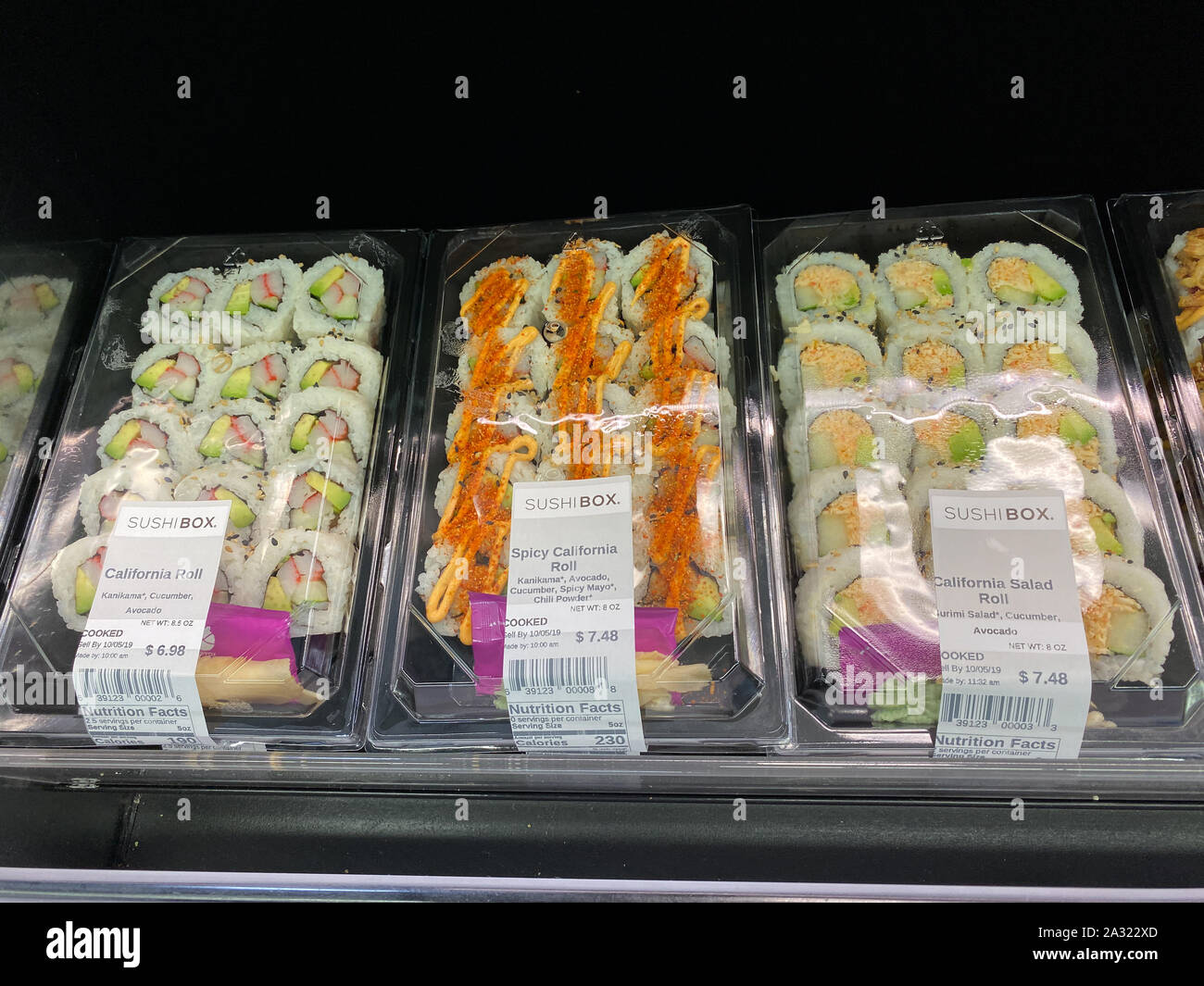 Supermarket shelves fresh fish hires stock photography and images Alamy