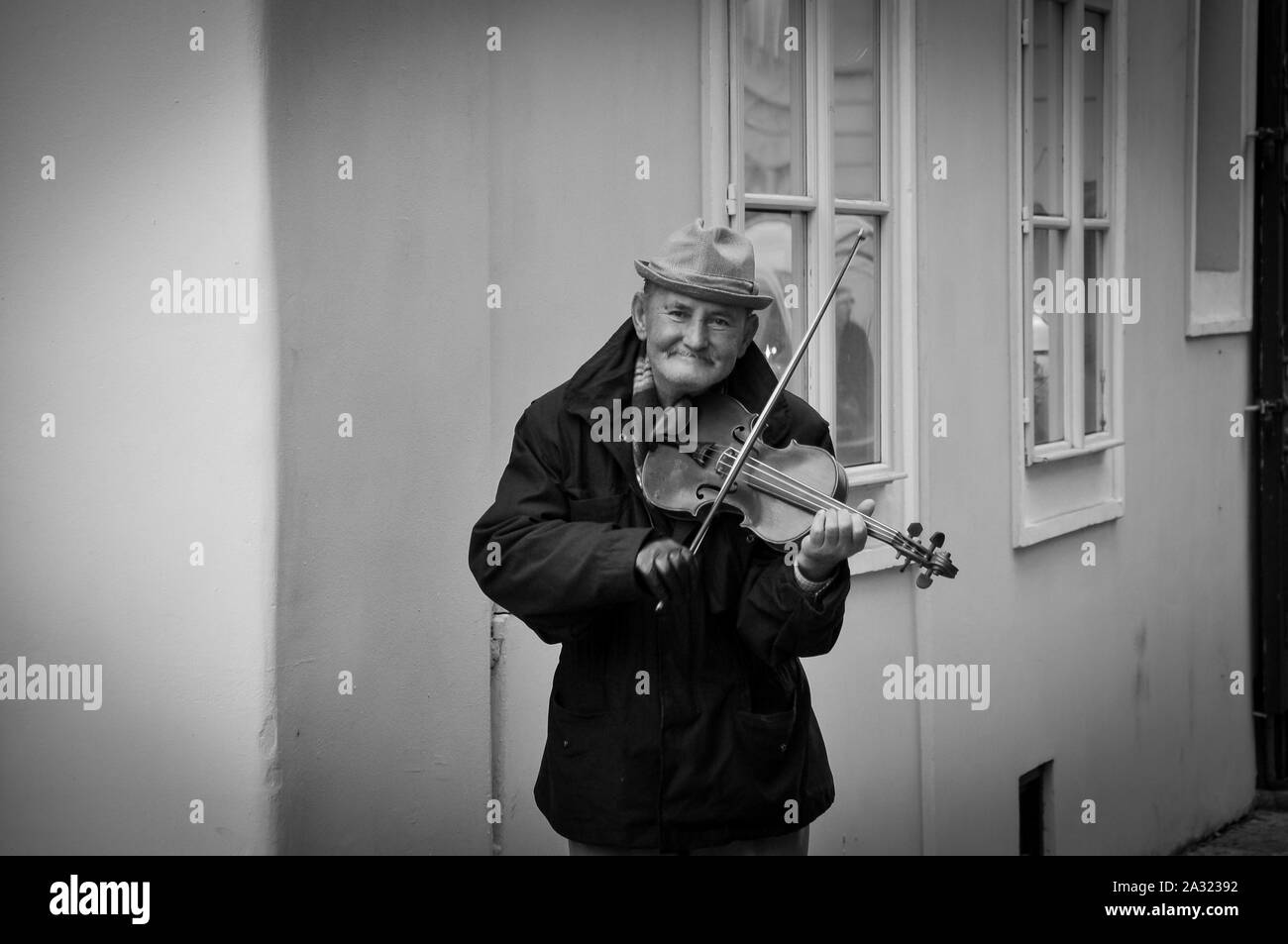 Old man playing violin Stock Photo Alamy