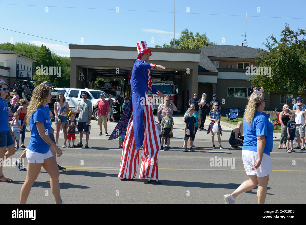Stilt Walker, Stilts, Stiltwalking, American flags, July 4