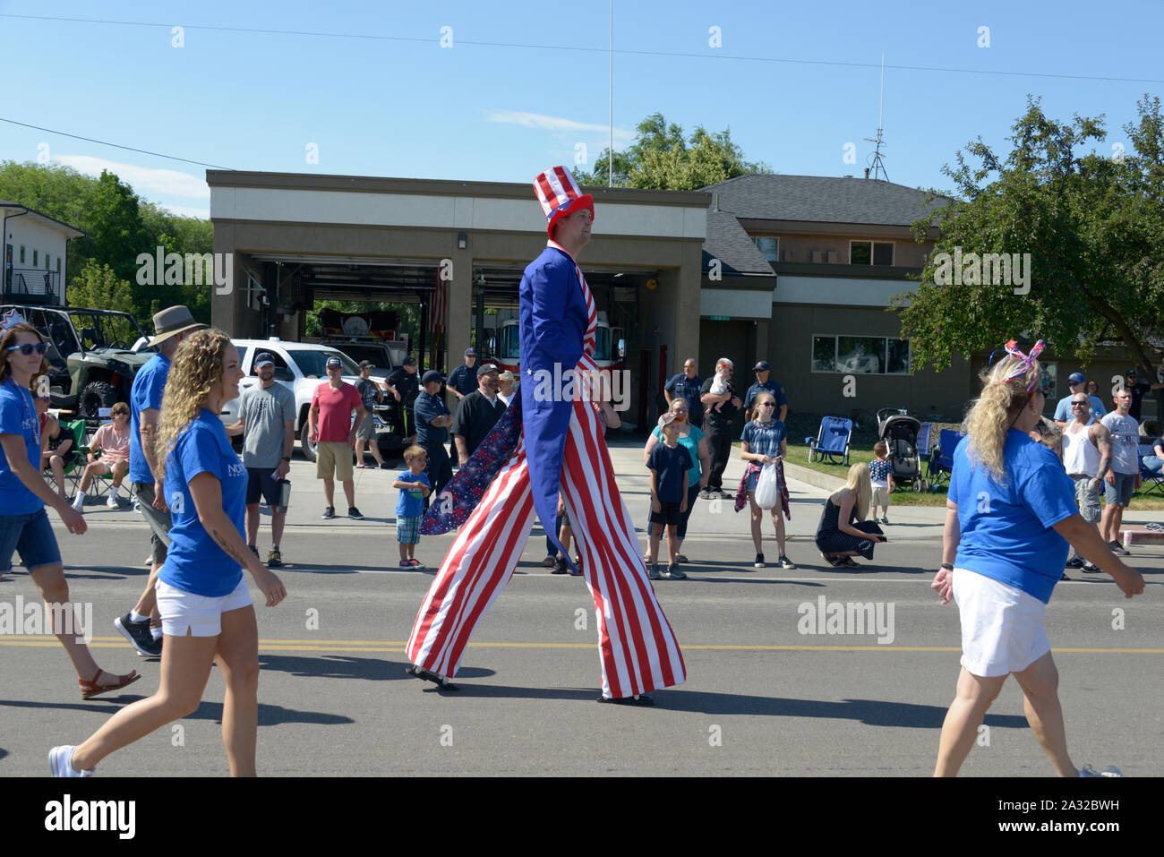 Stilt Walker, Stilts, Stiltwalking, American flags, July 4