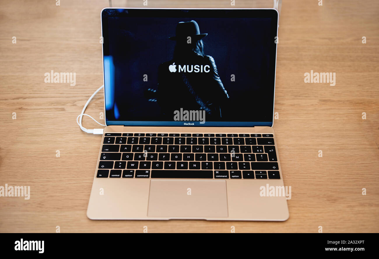 Macbook air apple music player Macbook air apple music player
