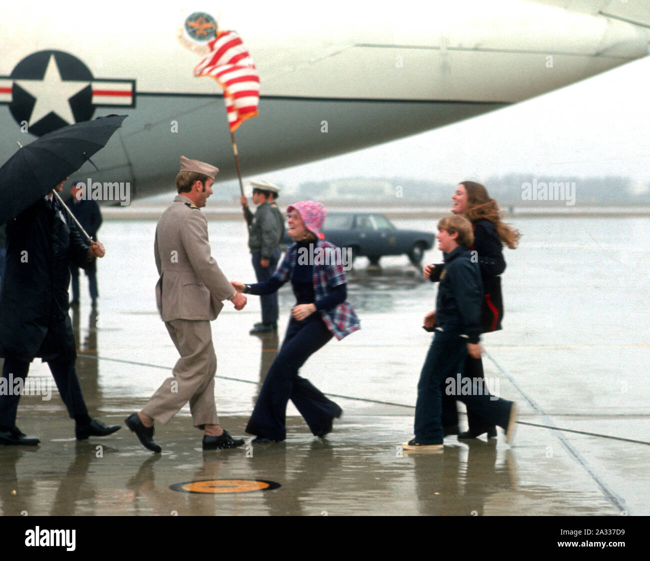 A 24.8 MG IMAGE OF:   US militarty who were POW's in the Vietnam War returning to Andrews Air Force Base, Maryland 2/1/73 Photo by Dennis Brack, B 1 Stock Photo