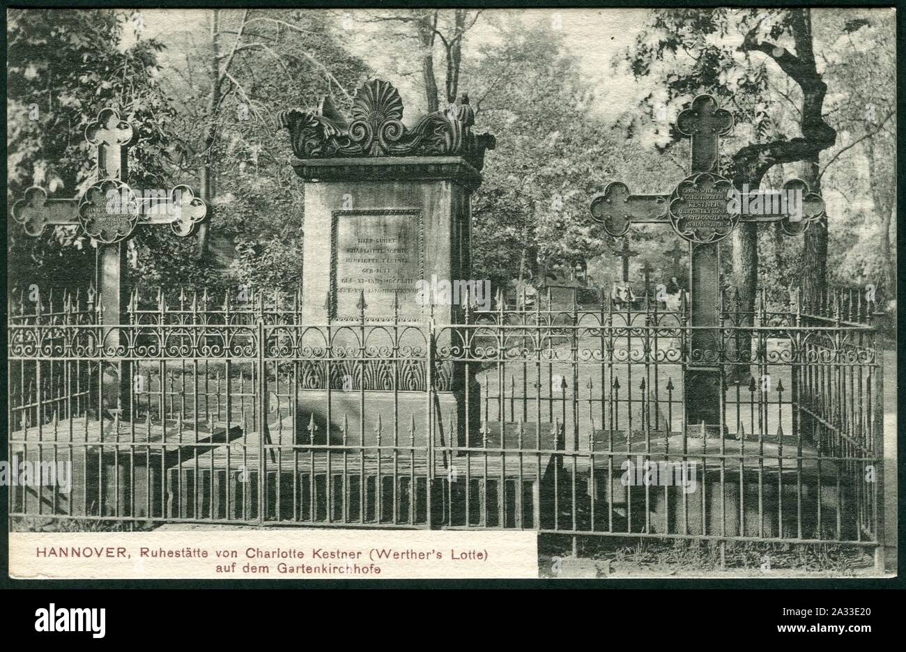 F. Astholz jun. AK 0756 Hannover, Ruhestätte von Charlotte Kestner (Werther's Lotte) auf dem Gartenkirchhofe, Bildseite Einfriedung Maria Ernestine Charlotte Laves, Georg Wilhelm Carl Theodor Kestner. Stock Photo