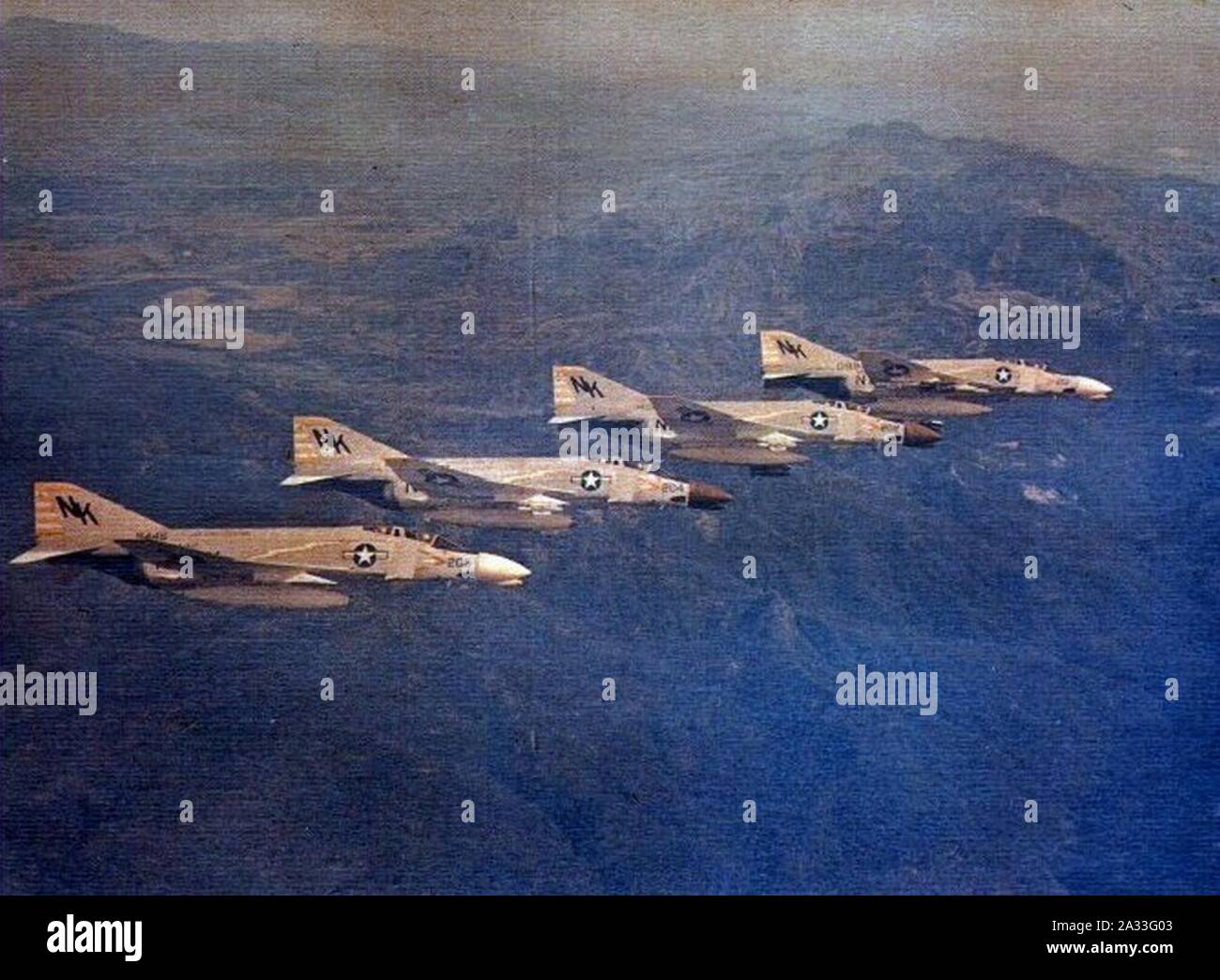 F 4B Phantoms VF 142 In Flight 1964 65 Stock Photo Alamy f-4b-phantoms-vf-142-in-flight-1964-65-stock-photo-alamy