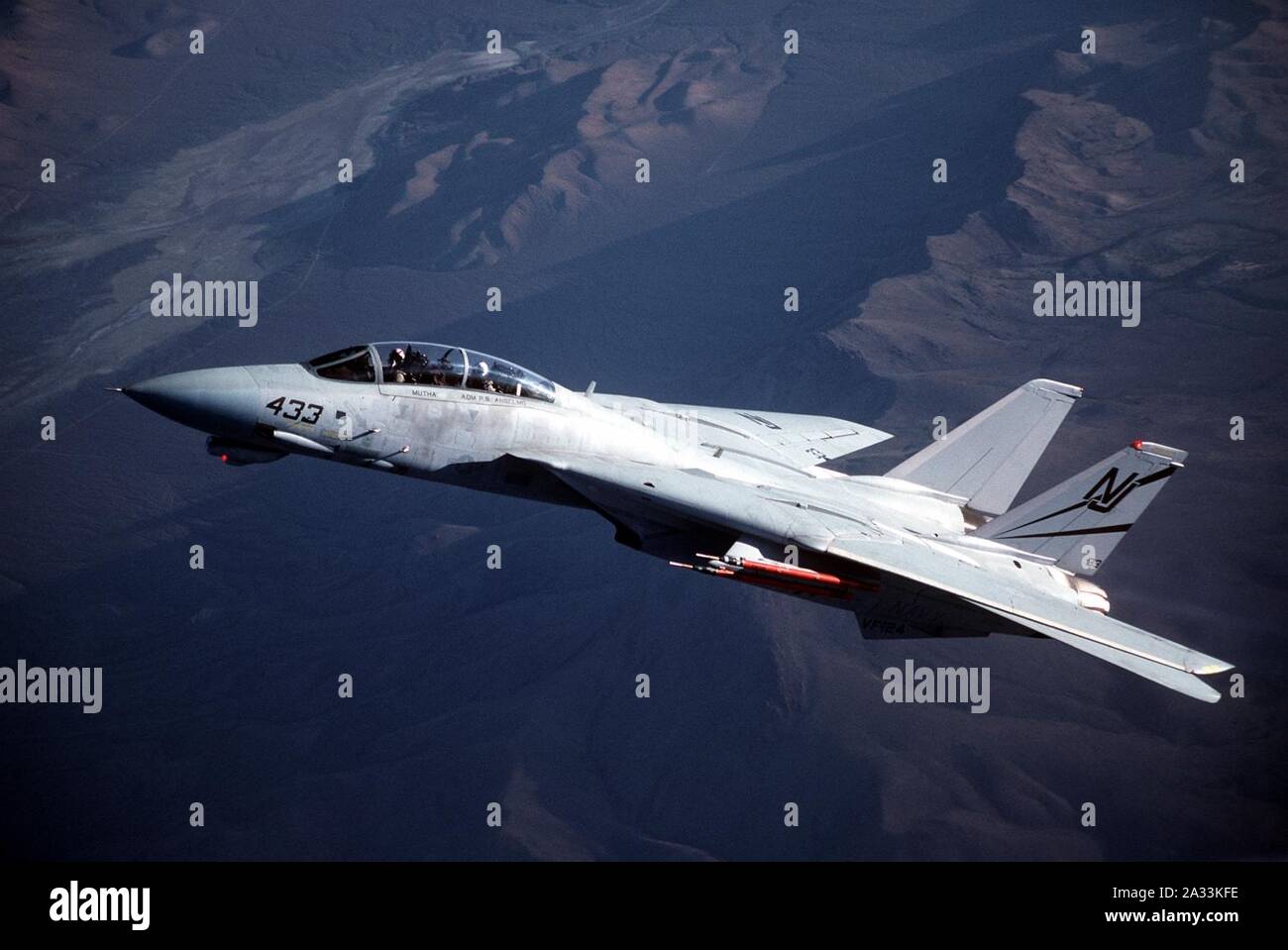 F-14D VF-124 In Flight Stock Photo - Alamy