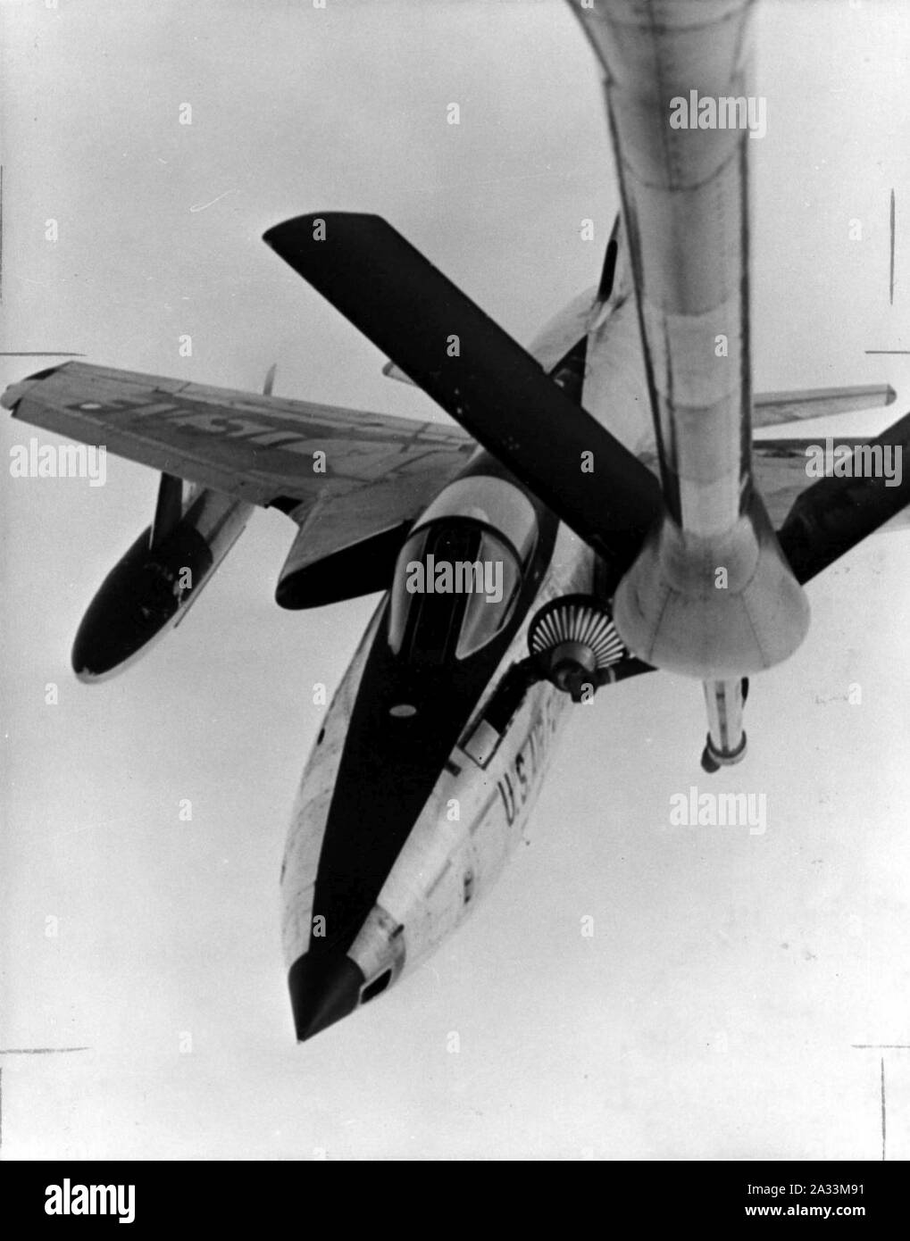 F105 flight refueling Stock Photo Alamy