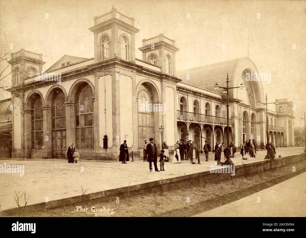 Fachadas principal e nascente do palacio de cristal em 1910. Stock Photo