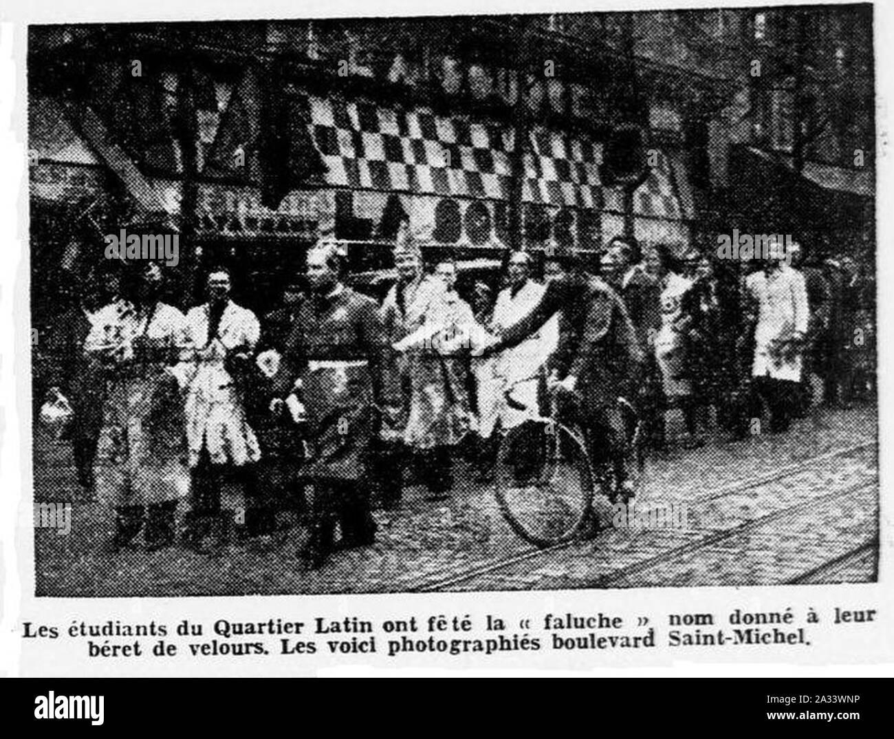 Faluche fêtée en 1938 au quartier latin. Stock Photo