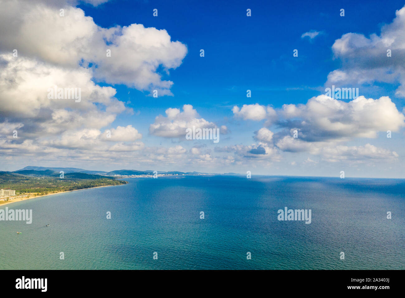 Aerial sky tranquil bay beach hi-res stock photography and images - Alamy