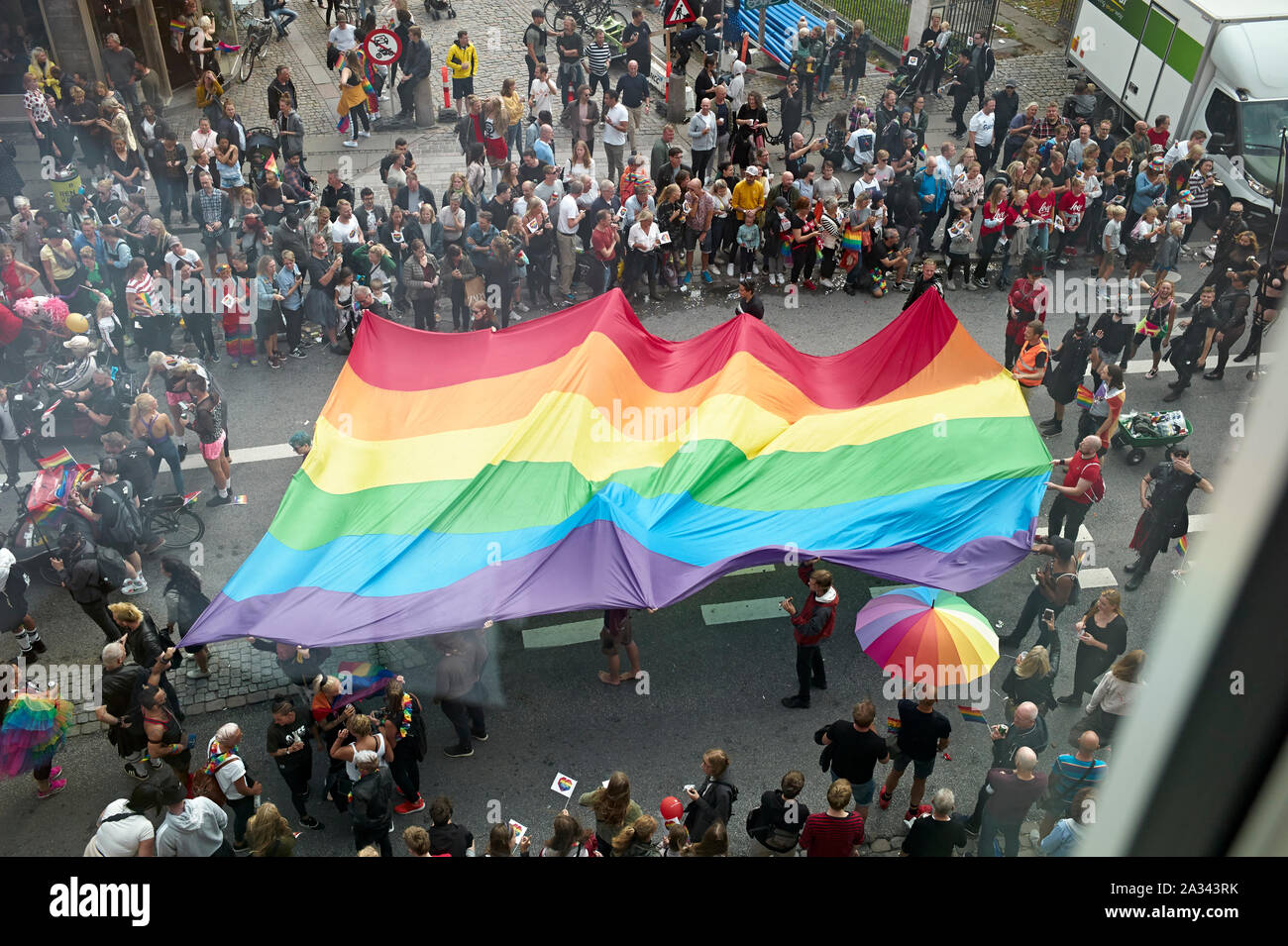 Luton Airport - Air traffic control tower at dawn Stock Photo - Alamy