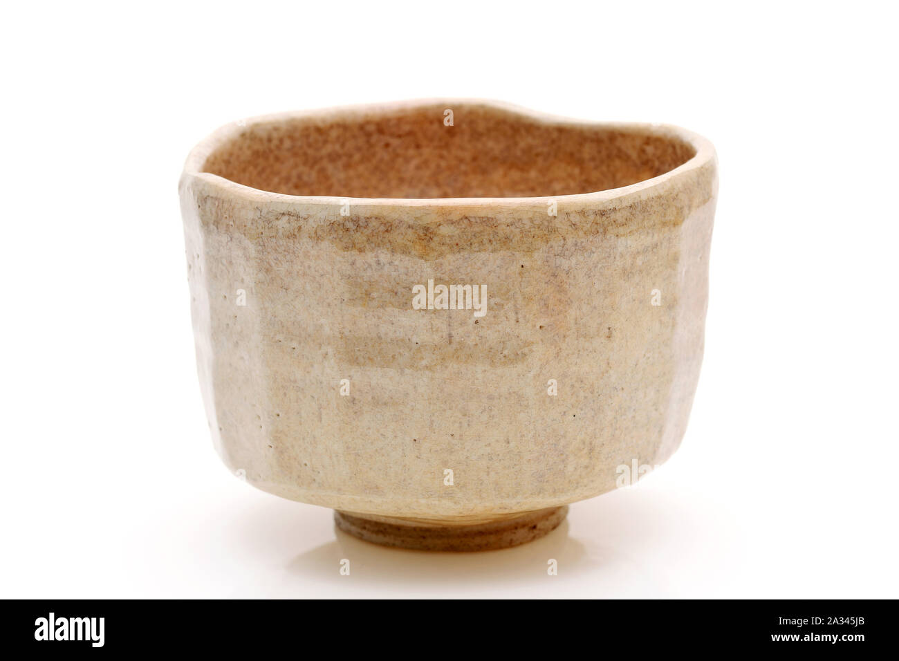 Single tea bowl used in Japanese matcha tea ceremony Stock Photo Alamy