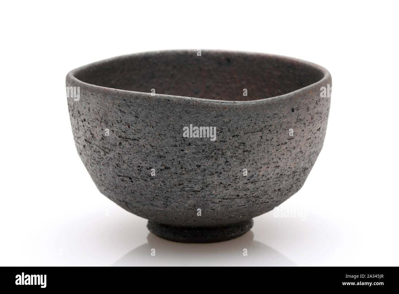 Single tea bowl used in Japanese matcha tea ceremony Stock Photo Alamy