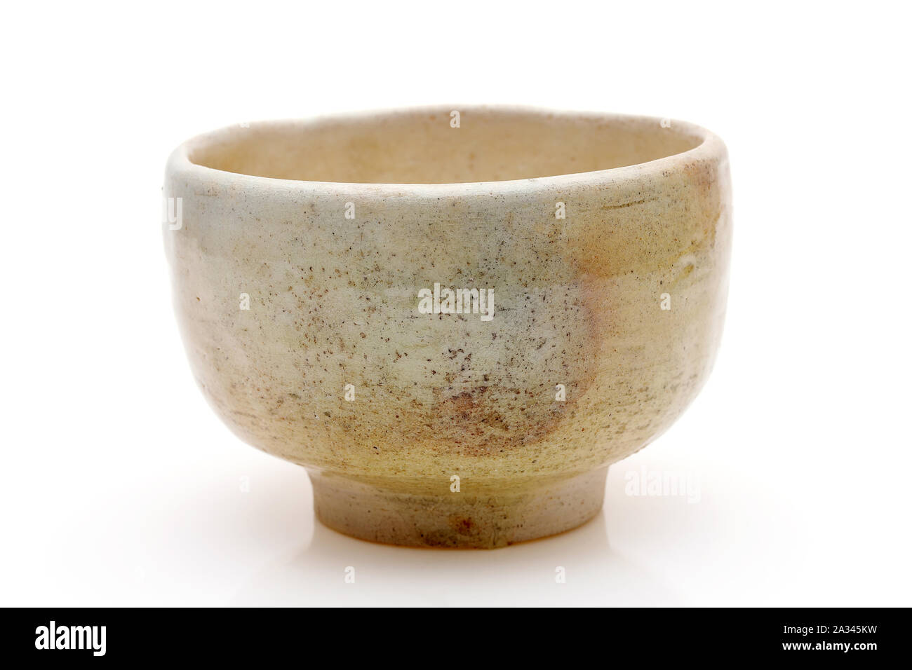 Single tea bowl used in Japanese matcha tea ceremony Stock Photo Alamy
